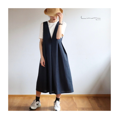 くるみボタンがアクセント！後ろ姿が綺麗なコットンリネンワンピース