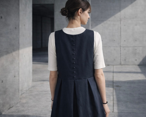 くるみボタンがアクセント！後ろ姿が綺麗なコットンリネンワンピース