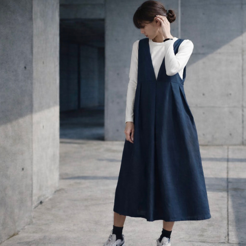 くるみボタンがアクセント！後ろ姿が綺麗なコットンリネンワンピース