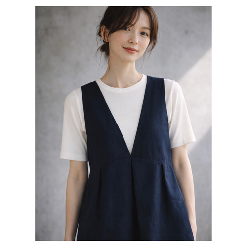 くるみボタンがアクセント！後ろ姿が綺麗なコットンリネンワンピース