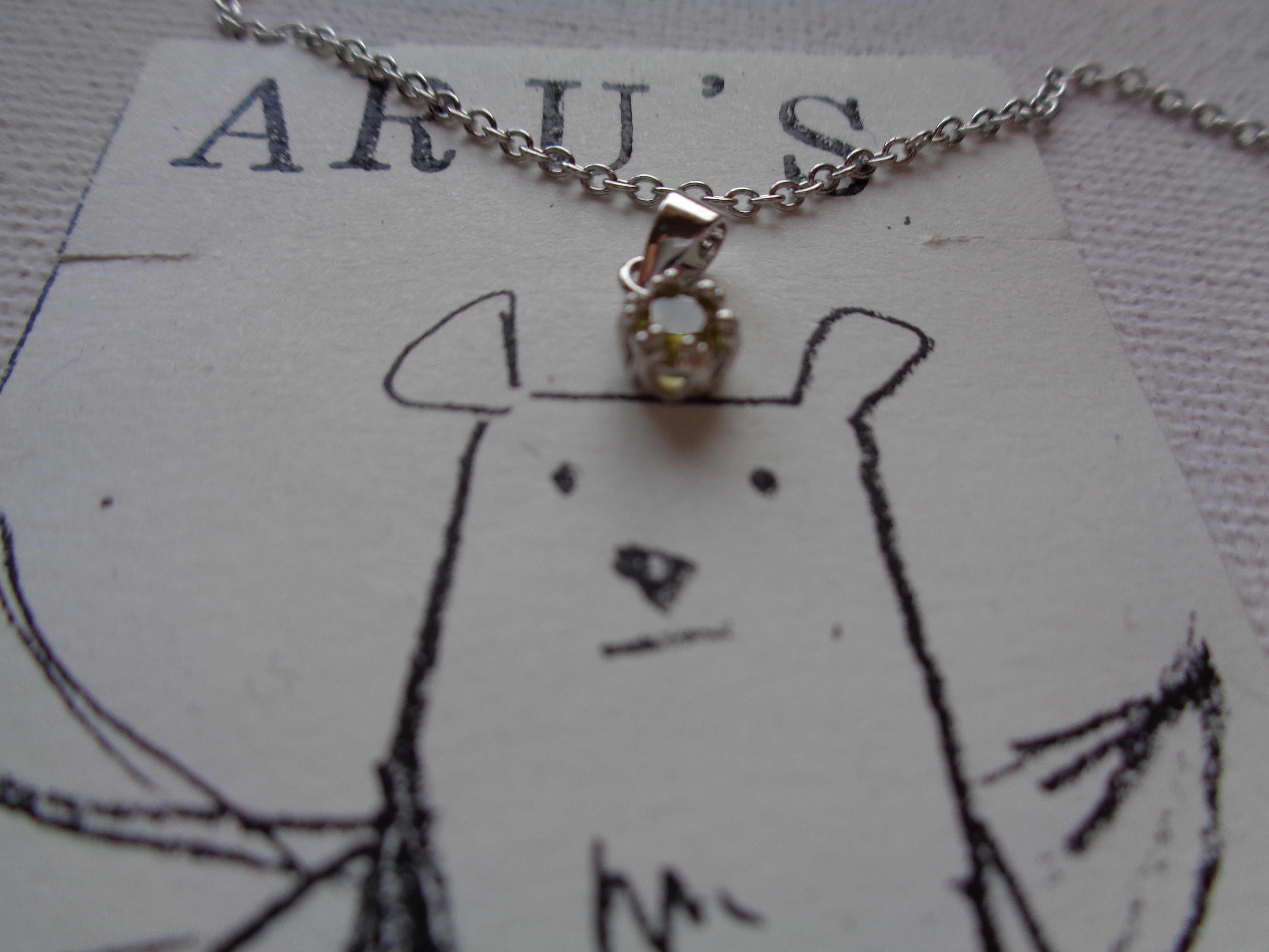 スフェーンの銀ネックレス