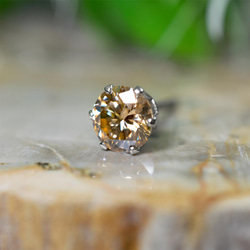 モアッサナイト（シャンパン）・ピアス　6mm（片耳） 2枚目の画像