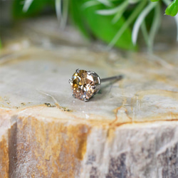 モアッサナイト（シャンパン）・ピアス　6mm（片耳） 3枚目の画像