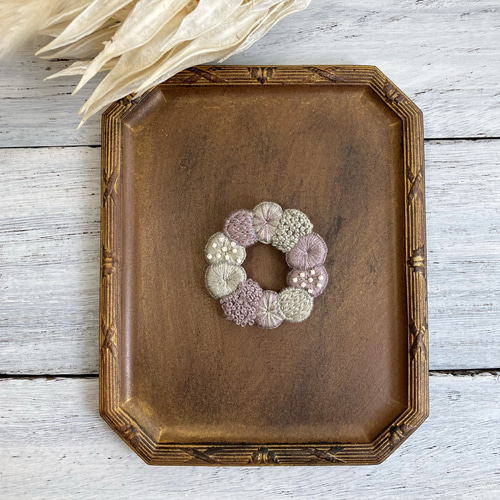 モチーフリース 刺繍ブローチ/グレージュ×サンドベージュ