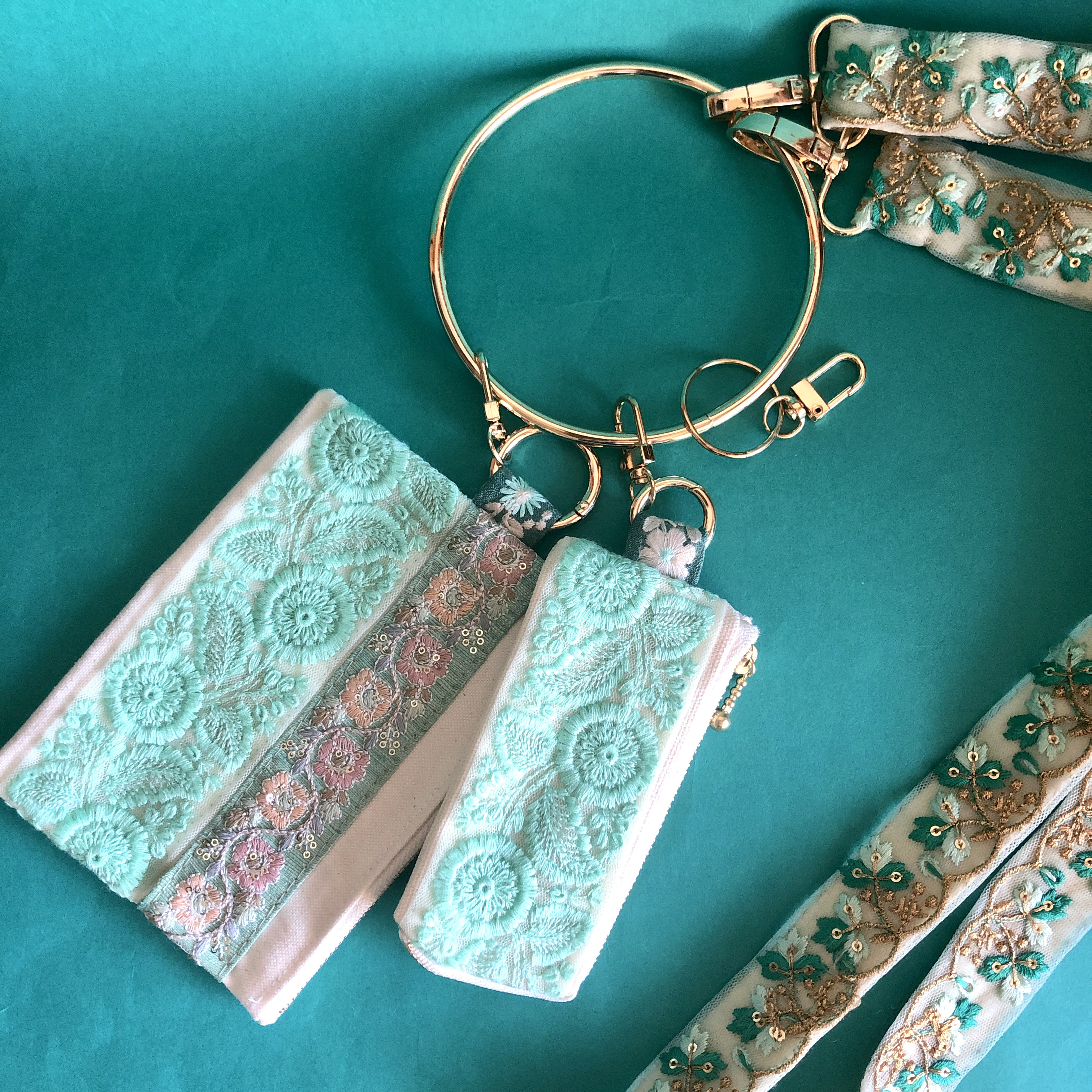 リングショルダーバッグ キーケース ポーチ 長さ調整可能ストラップ付き ショルダーにも手提げにも単品使いも可能