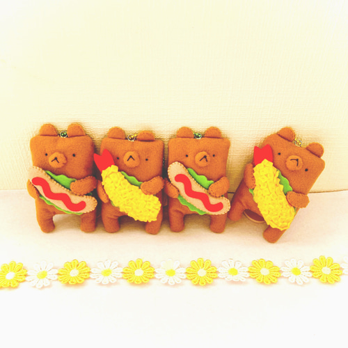 クマのハグパン✩キーホルダー】エビフライ・ソーセージ ハートのタグ