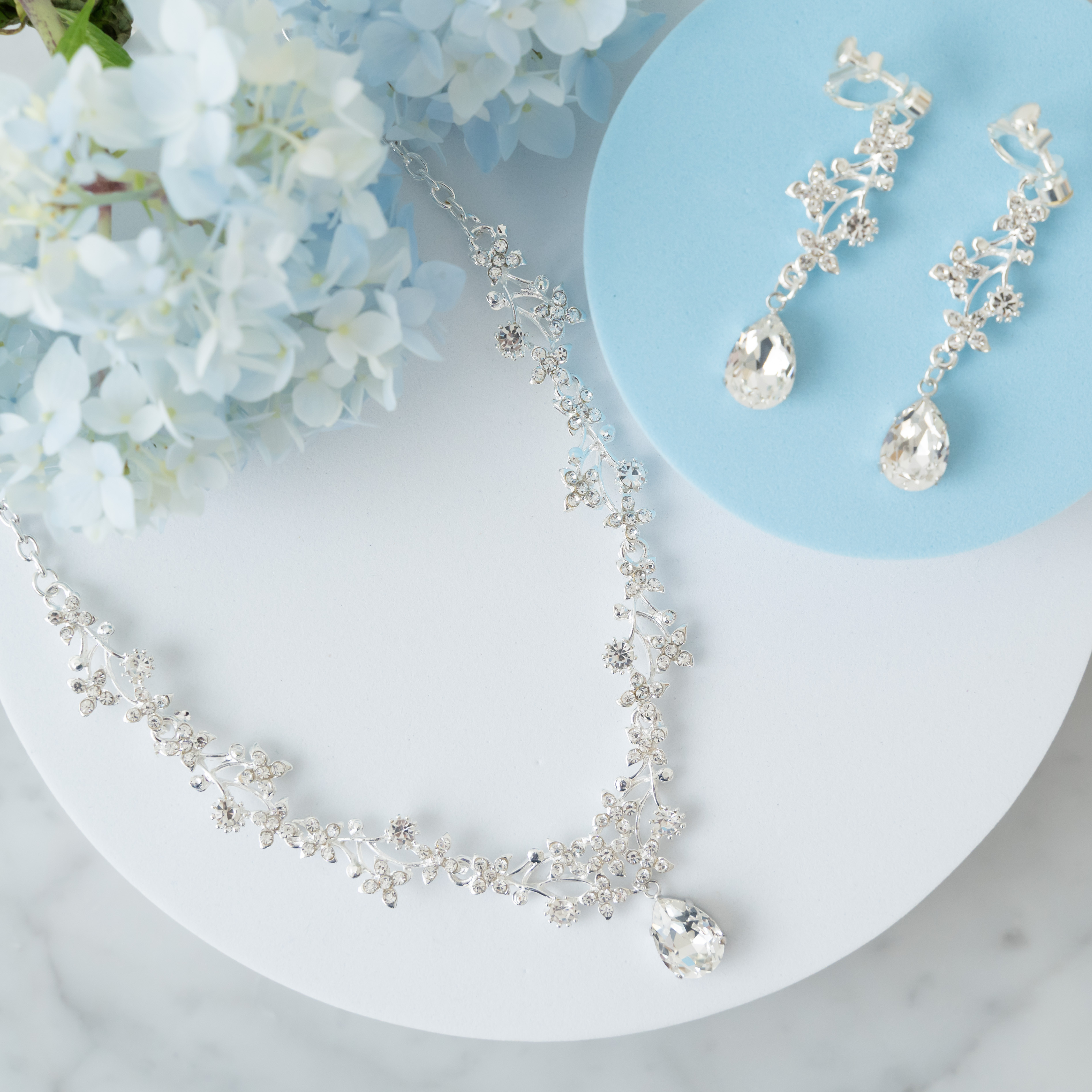 ◇ネックレス &ピアスorイヤリング◇ウェディング アクセサリー セット ブライダル シルバー ピアス ネックレス・ペンダント Moe bridal 通販|Creema(クリーマ) ブライダル クリスタル2点セット ウェディング イヤリング ピアス ネックレス