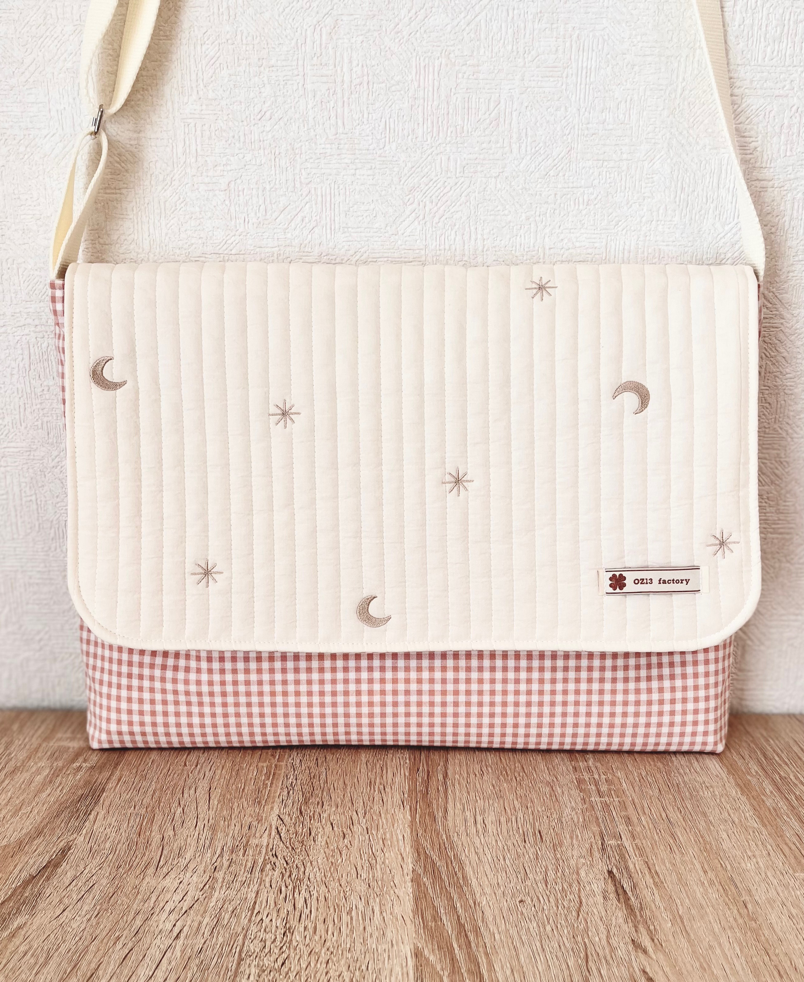 図書袋　ヌビ･ムーンスター/ベージュ刺繍×サーモンピンク