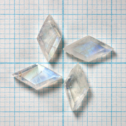 2粒売り　宝石質レインボームーンストーンAA++　ダイヤカット10×5mm 4枚目の画像