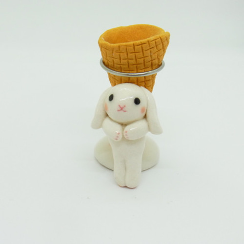 うさぎデザインぬいぐるみ・アイスクリームコーン付き うさぎ ぬいぐるみ アイスクリームコーン付き - メルカリ