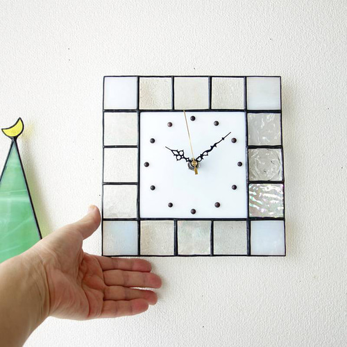 20㎝角・ステンドグラスの掛時計・モザイクk20（クリア・ホワイト