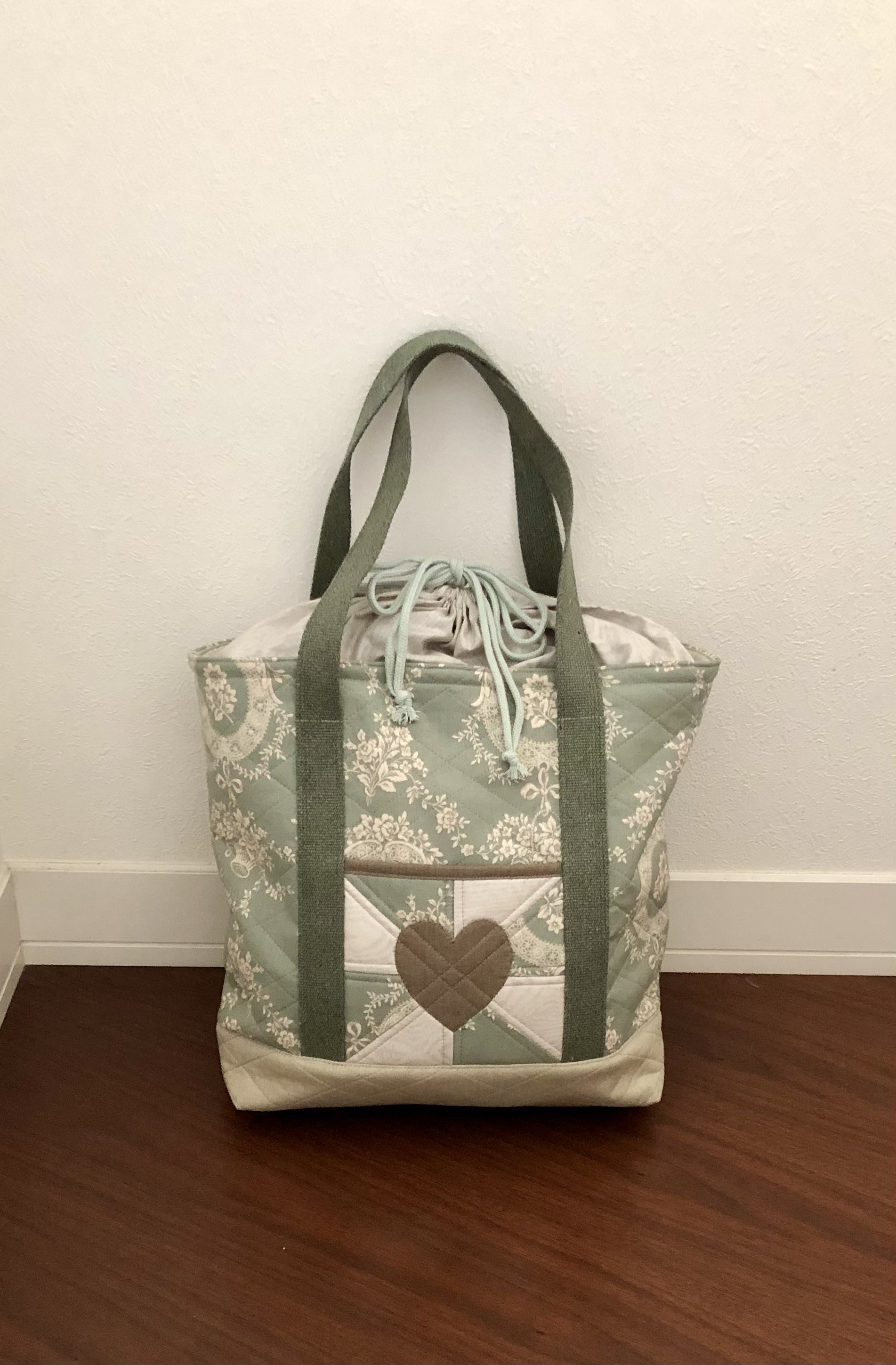 [送料無料]巾着付きトート「遊」Ａ　ミシンキルティング　42x32x12.5 4,316円