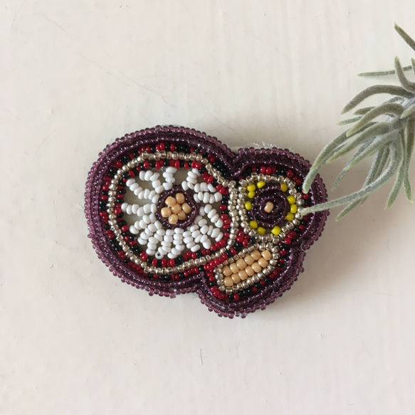 ビーズ刺繍ブローチ　フランスアンティークビーズで。 brooch 華B 1枚目の画像