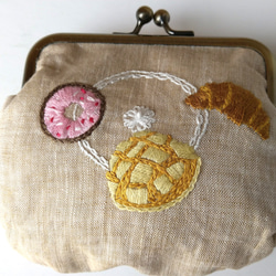 【手刺繍】パンのがま口-カードポケット付き 1枚目の画像