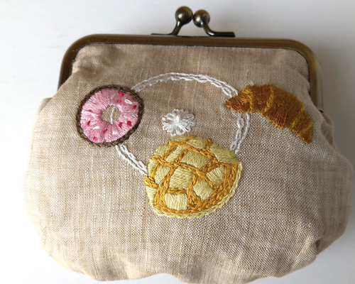 送料 無料ハンドメイド・手芸 - パンジーのがま口ポーチ 手刺繍