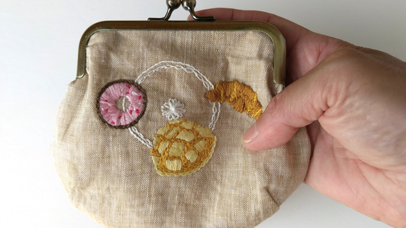 【手刺繍】パンのがま口-カードポケット付き 3枚目の画像