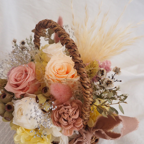 ニュアンスカラーのプリザーブドフラワーバスケットアレンジ