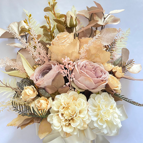 クリームカラーの クラシカル クラッチ ブーケ（アーティフィシャル