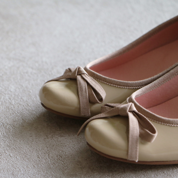 【軟鞋墊氣墊！ ] 羅緞緞帶芭蕾舞鞋 [深米色] 第3張的照片