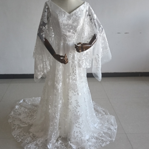 憧れのドレス オフホワイト Vネックドレス 背中見せ 華やかなトレーン  