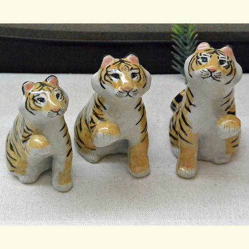 唐津焼　猫虎　虎置物 唐津焼 猫虎 虎置物 - メルカリ