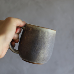 鉄粉のある　マグカップ 丸底　淡いグリーンブルーグレー　ギフト　アンティークな風合い 2枚目の画像