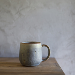 鉄粉のある　マグカップ 丸底　淡いグリーンブルーグレー　ギフト　アンティークな風合い 4枚目の画像