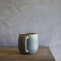 鉄粉のある　マグカップ 丸底　淡いグリーンブルーグレー　ギフト　アンティークな風合い 5枚目の画像