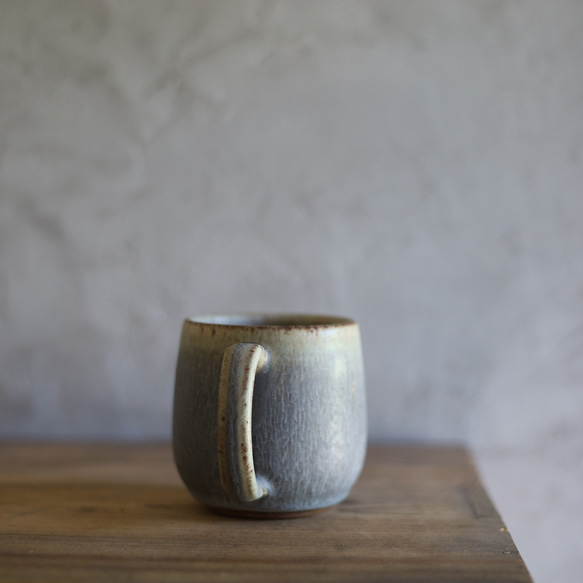 鉄粉のある　マグカップ 丸底　淡いグリーンブルーグレー　ギフト　アンティークな風合い 5枚目の画像