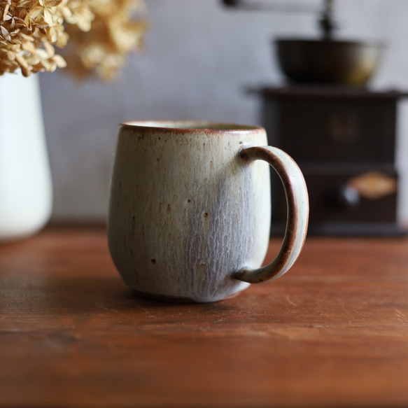 鉄粉のある　マグカップ 丸底　淡いグリーンブルーグレー　ギフト　アンティークな風合い 8枚目の画像