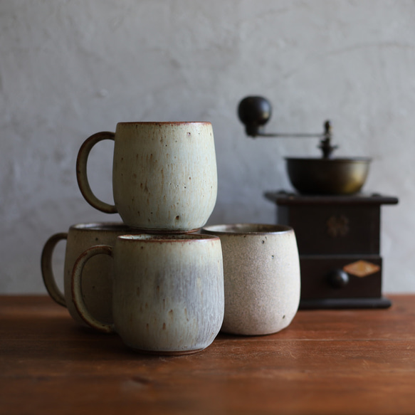 鉄粉のある　マグカップ 丸底　淡いグリーンブルーグレー　ギフト　アンティークな風合い 17枚目の画像