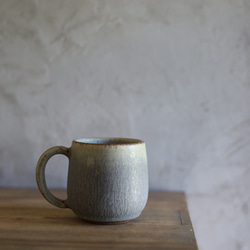鉄粉のある　マグカップ 丸底　淡いグリーンブルーグレー　ギフト　アンティークな風合い 1枚目の画像