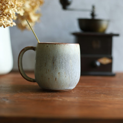 鉄粉のある　マグカップ 丸底　淡いグリーンブルーグレー　ギフト　アンティークな風合い 7枚目の画像