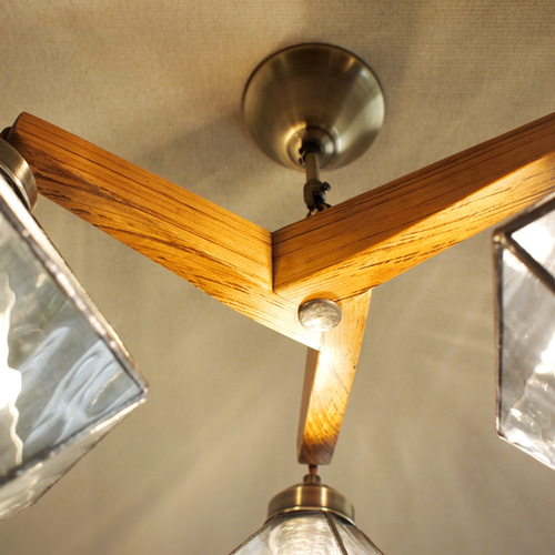 アンティーク調のシャンデリア風三灯ライト（受注制作） シーリング