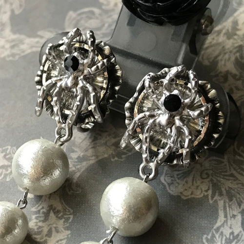 Mr.Spider（シルバーの蜘蛛とコットンパールのイヤリング・ピアス