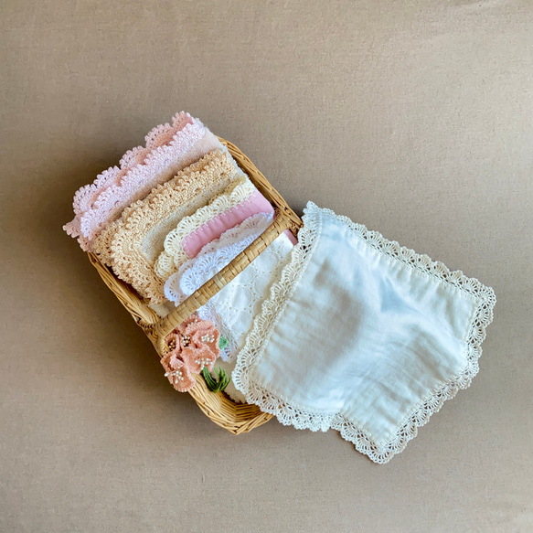 《大切なお出かけに》手編み　大人のガーゼハンカチ＊アイボリー♢ハーフ　クロッシェレース　結婚式・女子会のミニバッグに 14枚目の画像