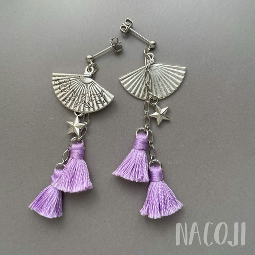 扇とタッセルの和風ピアス 淡紫・銀古美 ピアス（スタッド・一粒 