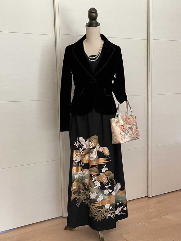 着物リメイク 黒留袖リメイク 鶴と松竹梅　ロングスカート　正絹　フリーサイズ  大きなサイズ 7枚目の画像