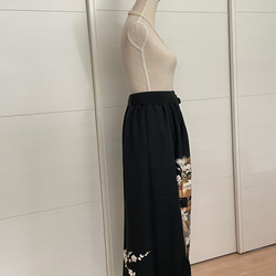 着物リメイク 黒留袖リメイク 鶴と松竹梅　ロングスカート　正絹　フリーサイズ  大きなサイズ 4枚目の画像