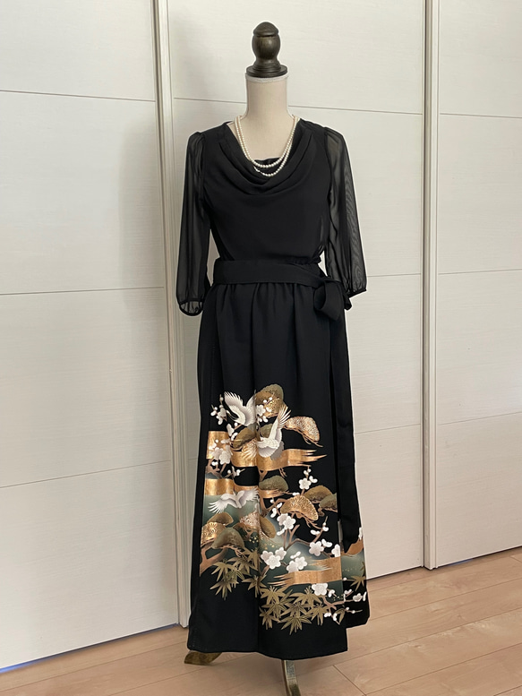 着物リメイク 黒留袖リメイク 鶴と松竹梅　ロングスカート　正絹　フリーサイズ  大きなサイズ 5枚目の画像
