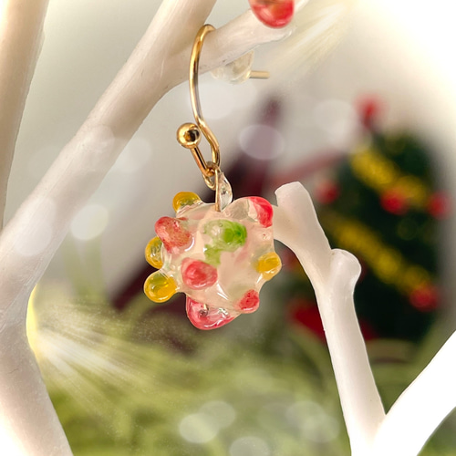 送料無料・一点物＊ 海泡の金平糖ピアス〜クリスマス〜 【イヤリング