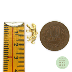 横向きのチーターの18金メッキの真鍮製小さめ立体チャーム（18KGP）#C-0178 10枚目の画像
