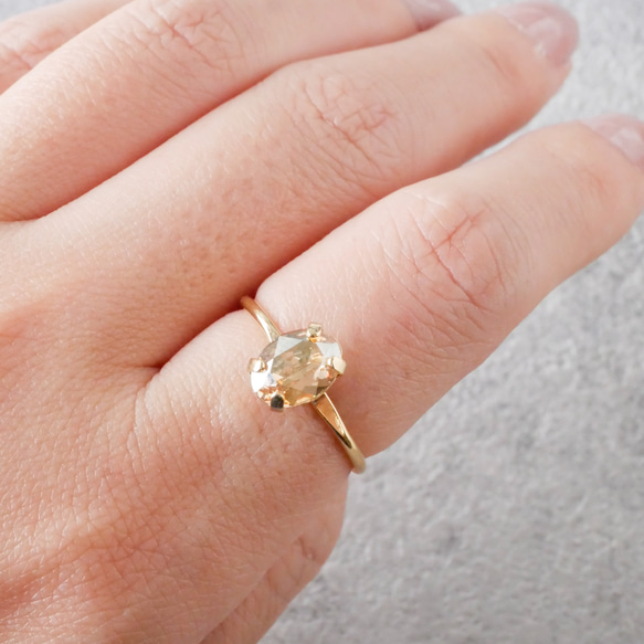 施華洛世奇水晶精緻橢圓形簡約戒指（10號免費尺寸/金色陰影） 第6張的照片