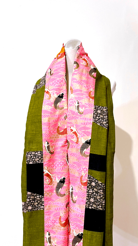 スカーフ No.117☆春のお出かけ☆デザイナー手作り和風蛍光粉鯉柄グリーンステッチブラックカラーブロックスカーフショール 8枚目の画像