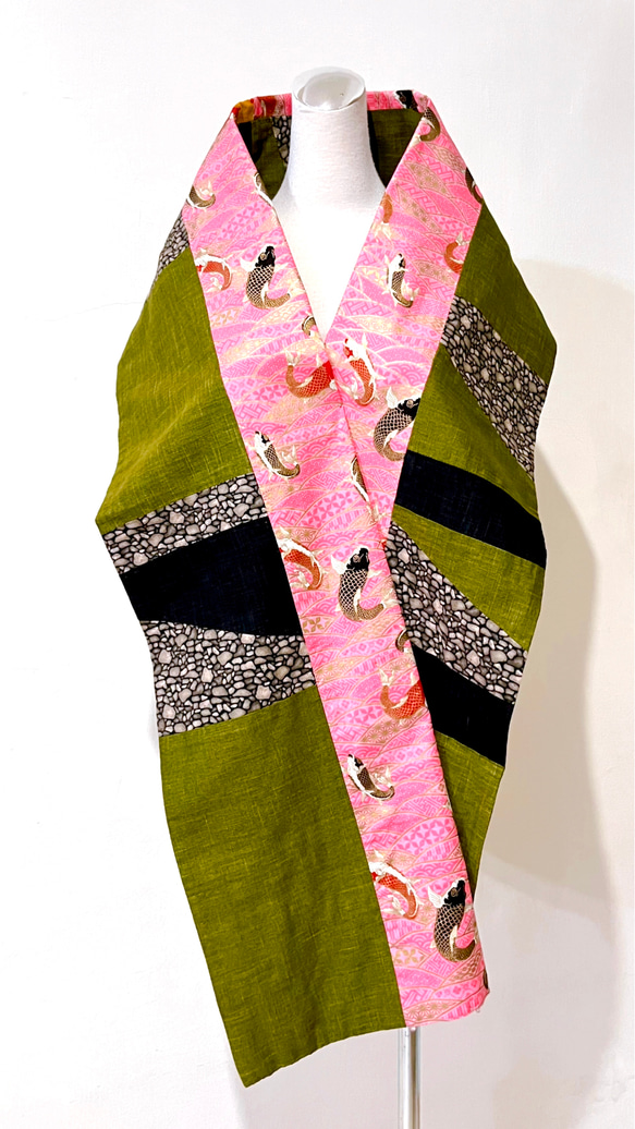 スカーフ No.117☆春のお出かけ☆デザイナー手作り和風蛍光粉鯉柄グリーンステッチブラックカラーブロックスカーフショール 16枚目の画像