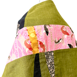 スカーフNo.117*春遊*設計師手作日本螢光粉鯉魚印花綠色拼接黑色色塊圍巾 披肩 第9張的照片