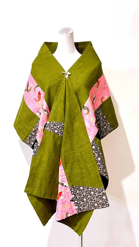 スカーフ No.117☆春のお出かけ☆デザイナー手作り和風蛍光粉鯉柄グリーンステッチブラックカラーブロックスカーフショール 3枚目の画像