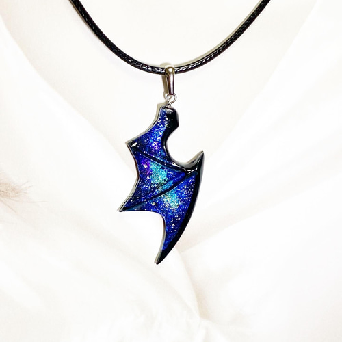 宇宙コウモリの羽ネックレス【合皮タイプチェーンあり
