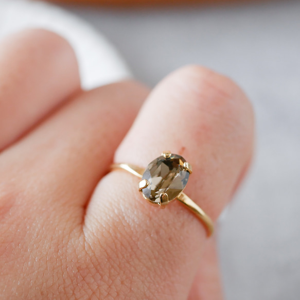 施華洛世奇水晶精緻橢圓形簡約戒指（10 號自由尺寸/灰色） 第9張的照片