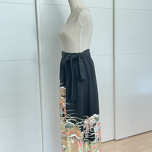 着物リメイク 黒留袖リメイク 松に藤や鶴と花々 ロングスカート 正絹  